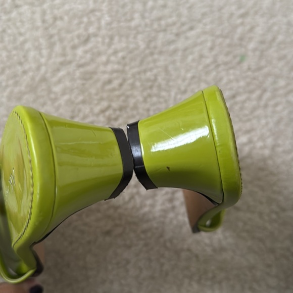 Anne Klein “Laurel” chartreuse green kitten heel sandals - Picture 9 of 9